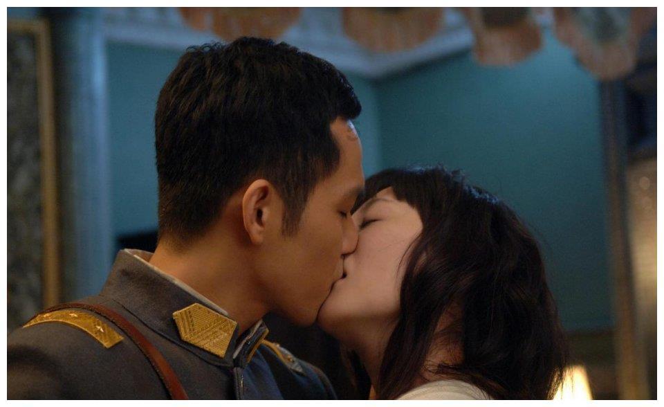 二十合击败徐晃的颜良，在关羽眼里怎么成了插标卖首？